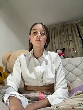 Snapshot of esmeralda_diamond69 chatting on February 12, 5:13 am esmeralda diamond69 online show from February 12, 5:13 am