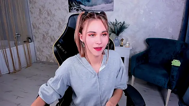 EllaCurtis online show from May 3, 6:03 pm