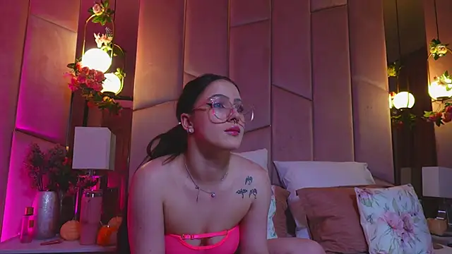 LucyLextonX online show from March 18, 10:46 pm