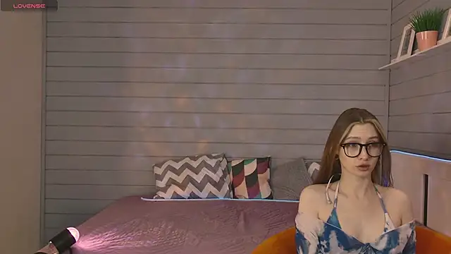 Snapshot of Vikki_wyye chatting on October 22, 6:13 am Vikki wyye online show from October 22, 6:13 am
