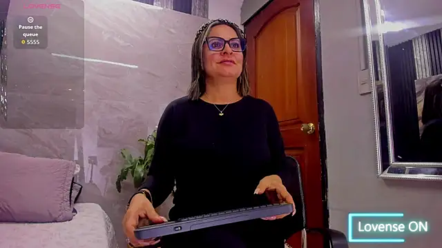 Snapshot of Agatha_Pleasure chatting on September 9, 11:54 am Agatha Pleasure online show from September 9, 11:54 am