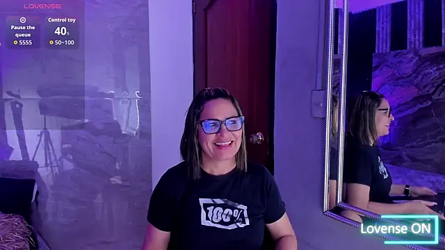 Snapshot of Agatha_Pleasure chatting on September 19, 11:44 am Agatha Pleasure online show from September 19, 11:44 am