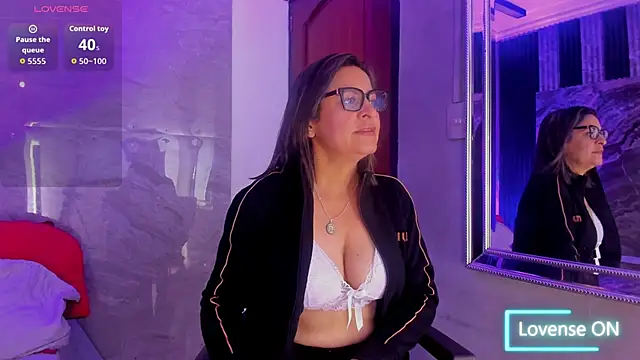 Snapshot of Agatha_Pleasure chatting on October 25, 11:51 am Agatha Pleasure online show from October 25, 11:51 am