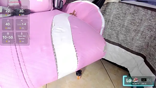 Snapshot of Agatha_Pleasure chatting on November 15, 12:13 pm Agatha Pleasure online show from November 15, 12:13 pm