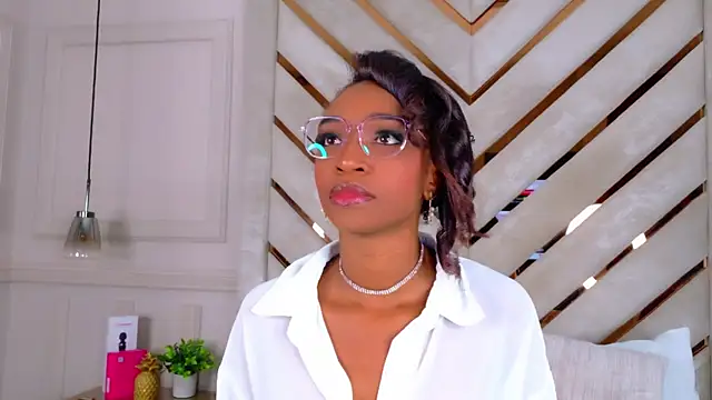 Agatha-Adams online show from November 1, 3:14 pm