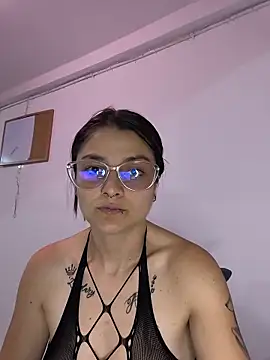 Coralinne   online show from May 22, 1:02 am