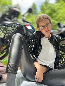 Bikergirl 97 online show from June 10, 10:25 am