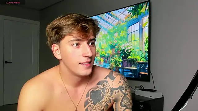 Snapshot of DaniHort chatting on October 5, 10:35 am DaniHort online show from October 5, 10:35 am