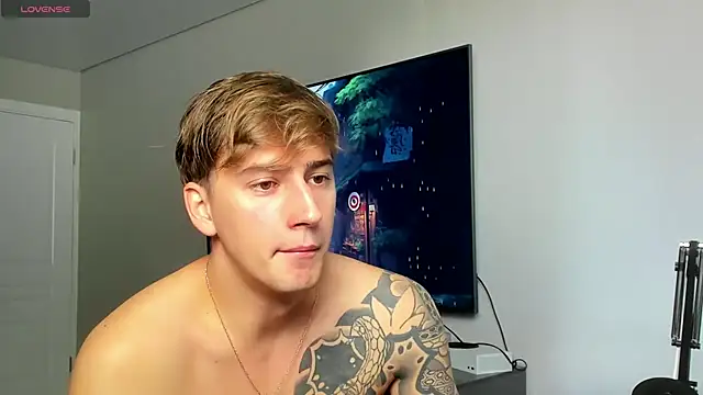 Snapshot of DaniHort chatting on October 9, 9:18 am DaniHort online show from October 9, 9:18 am