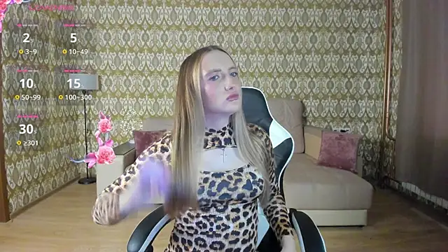 Snapshot of Vi_Luxy chatting on May 13, 1:25 am Vi Luxy online show from May 13, 1:25 am