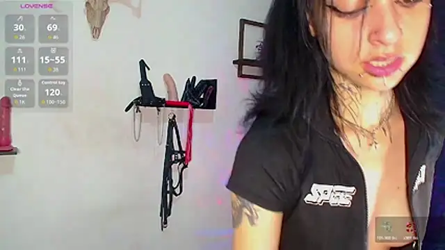 Snapshot of DakariaHills_ chatting on April 24, 5:54 am DakariaHills online show from April 24, 5:54 am