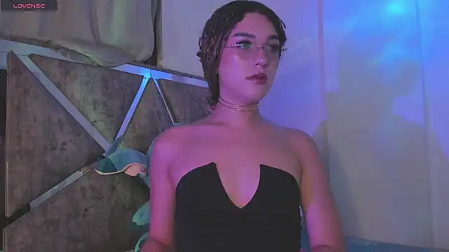 Snapshot of MarilynDupont chatting on November 6, 3:07 am MarilynDupont online show from November 6, 3:07 am