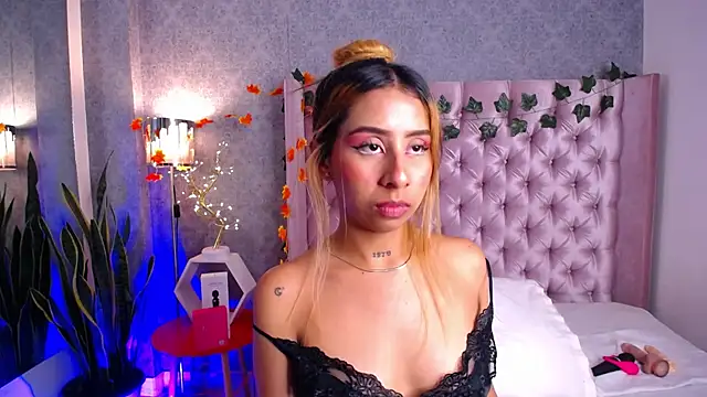 laila stilwiills online show from December 5, 6:00 am