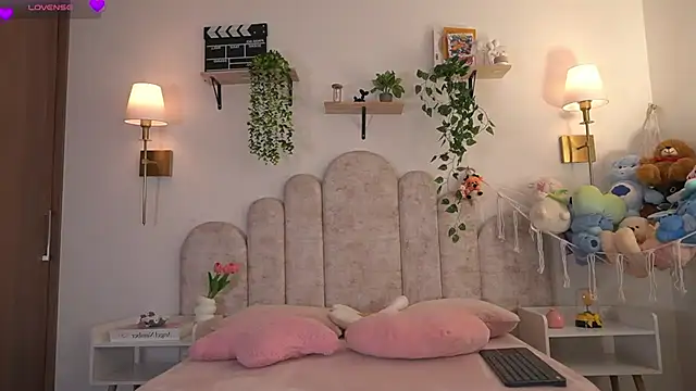 violeth     online show from March 30, 1:12 pm