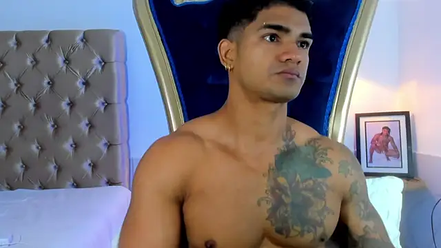 Snapshot of antonio__444 chatting on October 14, 11:33 am antonio 444 online show from October 14, 11:33 am