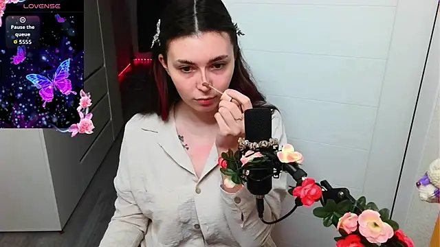 peachyness online show from April 3, 4:38 pm