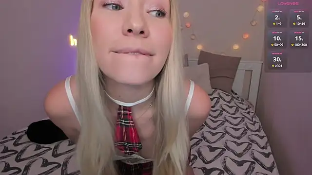 Snapshot of DanaCandy chatting on March 22, 10:26 pm DanaCandy online show from March 22, 10:26 pm