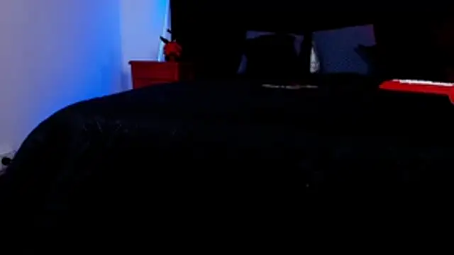 Alisse Moore online show from April 11, 12:31 pm