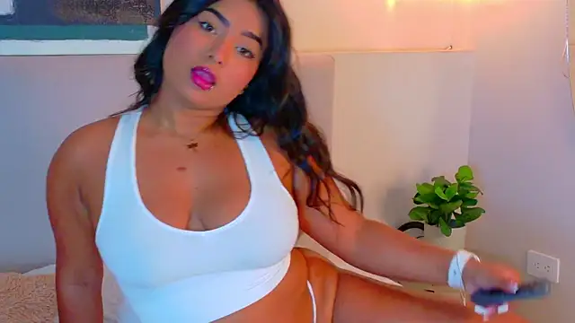 Snapshot of LanaRozz chatting on February 17, 7:42 pm LanaRozz online show from February 17, 7:42 pm