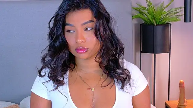 Snapshot of LanaRozz chatting on April 16, 7:47 pm LanaRozz online show from April 16, 7:47 pm