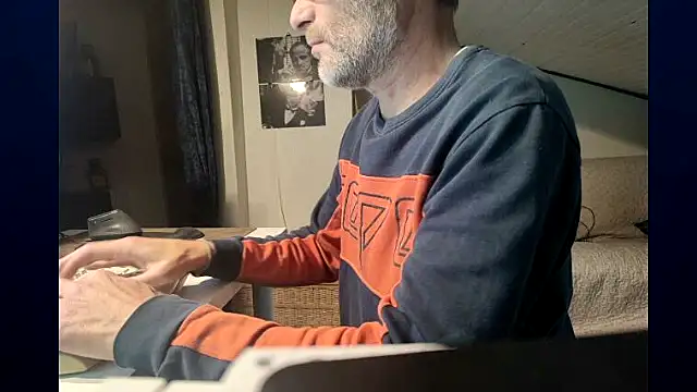 Snapshot of french_male_whore@xh chatting on December 16, 7:57 am french male whorexh online show from December 16, 7:57 am