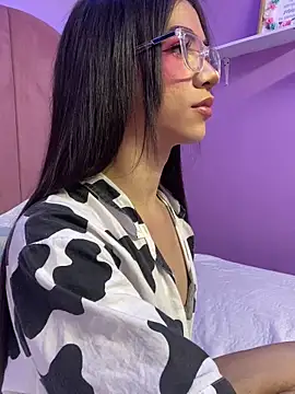 ShantyMillan online show from May 25, 2:23 pm