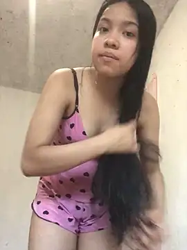Snapshot of ashleyy20 chatting on February 7, 9:29 pm ashleyy20 online show from February 7, 9:29 pm
