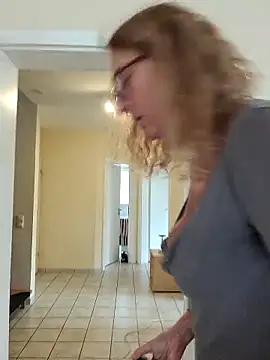 HotWifeLyn68 online show from March 13, 10:55 am