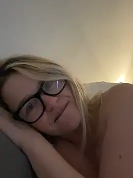 SuzieSub online show from February 5, 9:03 am