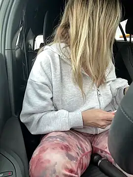 SuzieSub online show from April 14, 2:56 pm