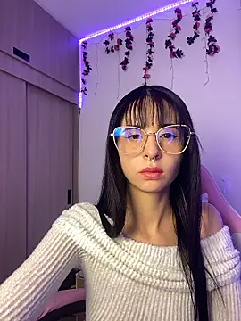 Lia  1 online show from January 7, 10:45 pm