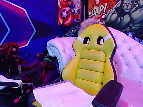 Snapshot of almesexyy chatting on September 25, 3:32 am almesexyy online show from September 25, 3:32 am