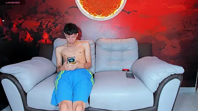 Snapshot of Party_cocks chatting on February 6, 5:34 am Party cocks online show from February 6, 5:34 am