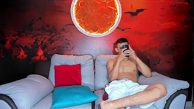 Snapshot of Party_cocks chatting on February 27, 5:40 am Party cocks online show from February 27, 5:40 am