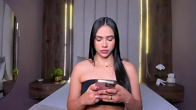 LucySalvatore  online show from September 19, 11:55 am