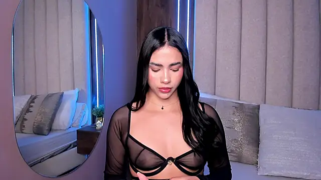 LucySalvatore  online show from November 27, 6:10 pm