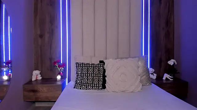 LucySalvatore  online show from March 30, 11:06 pm