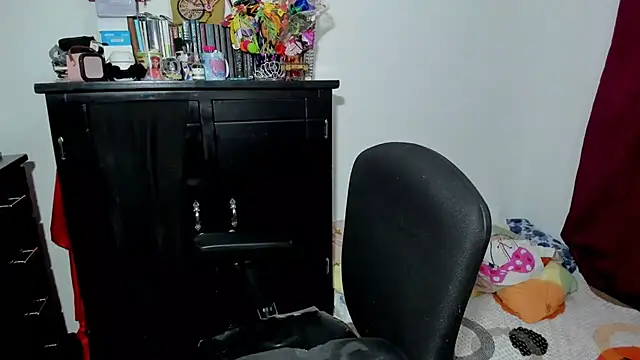 Snapshot of Ivy_horse_ chatting on January 16, 2:48 am Ivy horse online show from January 16, 2:48 am