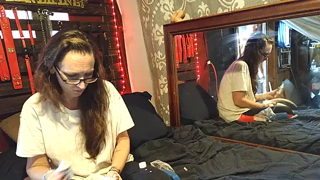 Snapshot of vivianlayne chatting on October 7, 4:04 pm vivianlayne online show from October 7, 4:04 pm