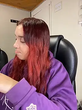 Karen18 boobs online show from February 28, 3:18 am