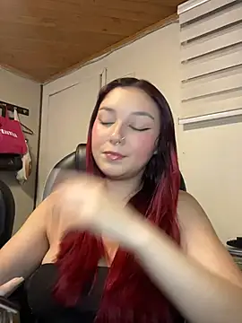Snapshot of Karen18_boobs chatting on June 25, 5:12 am Karen18 boobs online show from June 25, 5:12 am