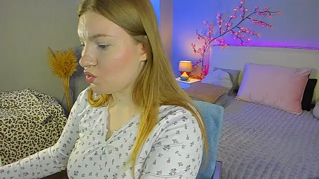 Snapshot of AshleyJoness chatting on June 12, 4:44 am AshleyJoness online show from June 12, 4:44 am