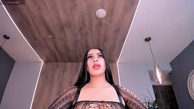 LeahLombardi  online show from November 28, 3:31 am