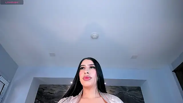 LeahLombardi  online show from December 16, 4:06 am