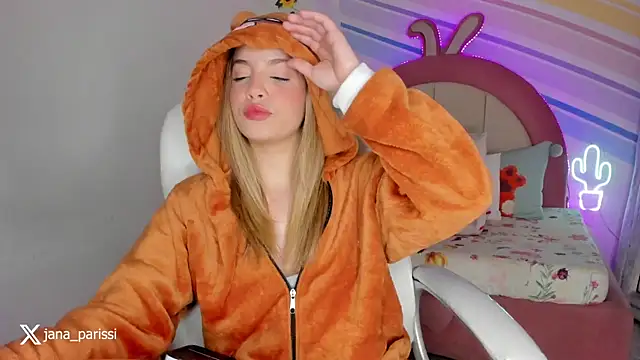 jana parissi online show from December 17, 8:37 pm