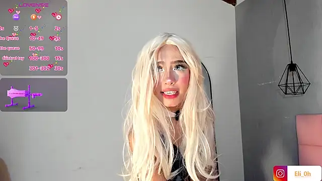 Snapshot of Emilyy_Queen chatting on December 23, 8:01 am Emilyy Queen online show from December 23, 8:01 am