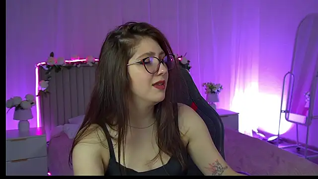 Snapshot of Mary_Miiller chatting on December 3, 12:36 pm Mary Miiller online show from December 3, 12:36 pm