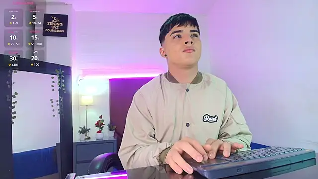 Snapshot of Lucass_love chatting on September 30, 1:27 pm Lucass love online show from September 30, 1:27 pm