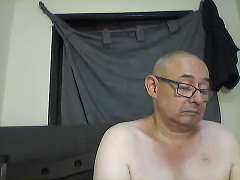 Snapshot of Marlon92700 chatting on April 28, 10:59 pm Marlon92700 online show from April 28, 10:59 pm