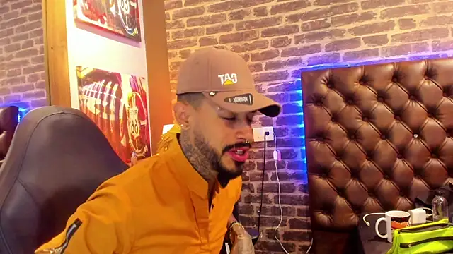 VinzenzRizzo online show from October 30, 4:47 am